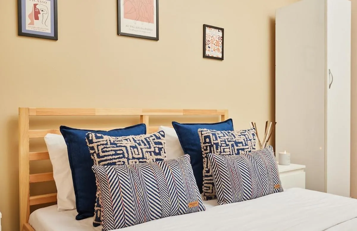 Stunning 3Br 3Bathroom 3Ac Near Metro D2 Istanbul 0*,  Turcia