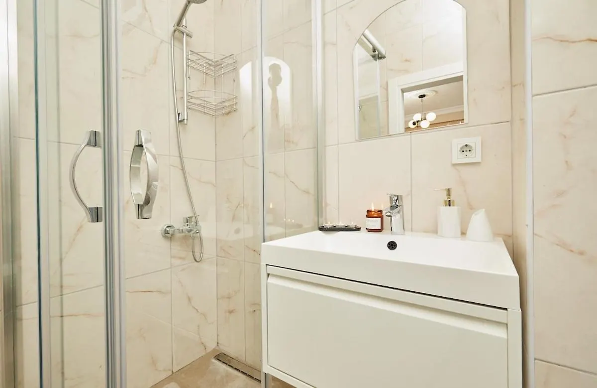 Stunning 3Br 3Bathroom 3Ac Near Metro D2 Istanbul Apartment